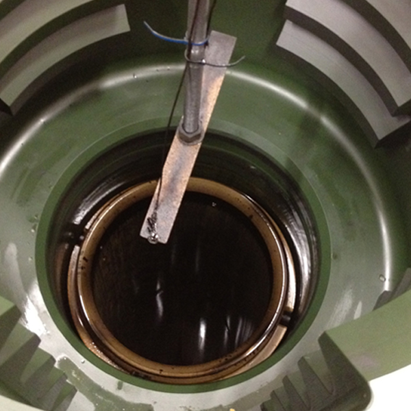 Pressure vessel for testing wellbore drilling tools