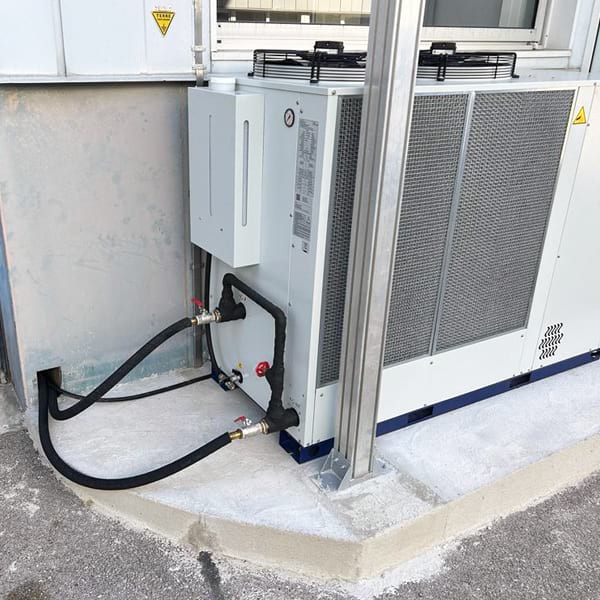 High pressure testing system chiller unit